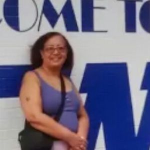 Meet your Posher, Naida